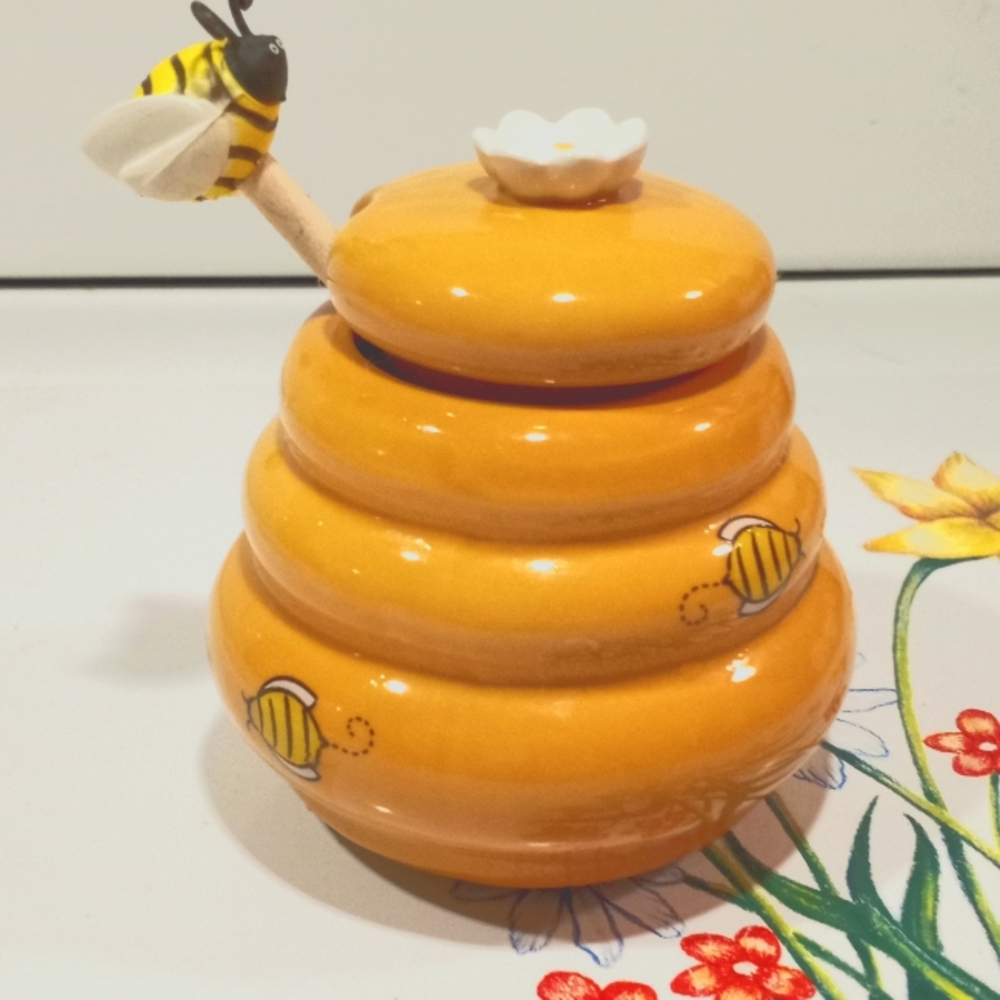 Little bumble bee honey pot๐๐๐ - Picture 1 of 8